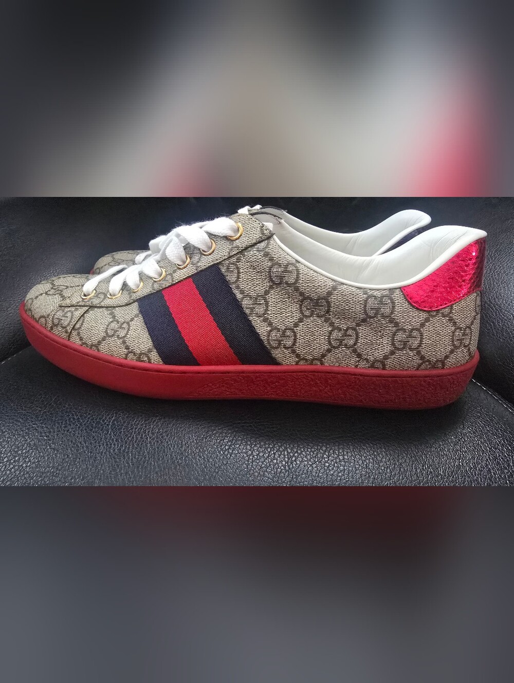 Gucci GG Supreme Low-Top Sneaker in Beige, Navy & Red